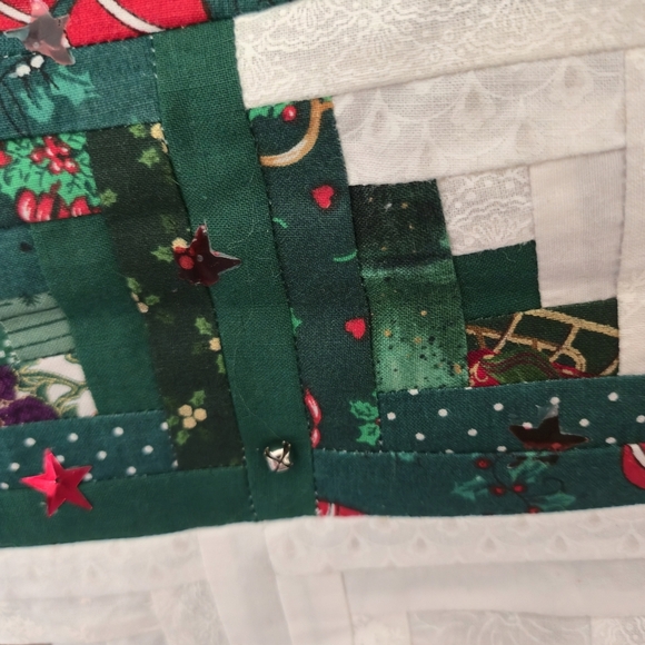 Christmas Tree Quilted Wall Hanging Handmade Decor Log Cabin Style Bells & Bows - Picture 9 of 11